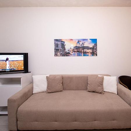 Apartment Studio Premier Rafailovici Ngoại thất bức ảnh