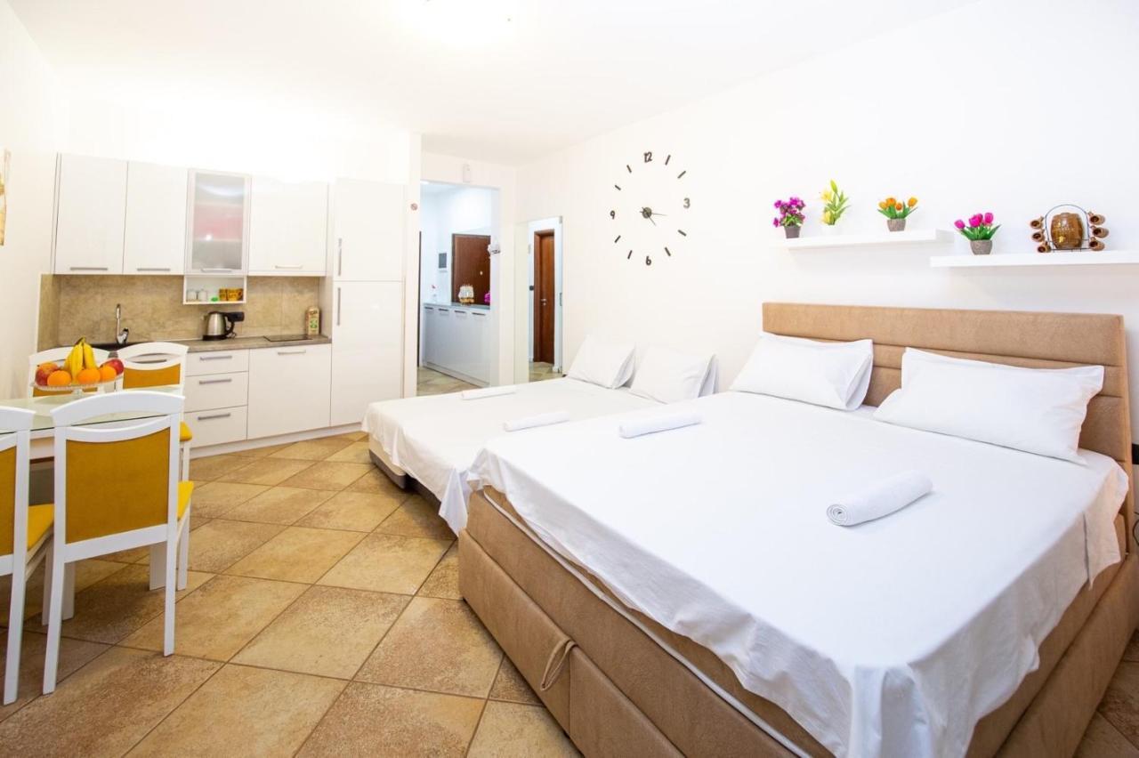 Apartment Studio Premier Rafailovici Ngoại thất bức ảnh